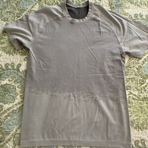 Lululemon Grey and Black Patterned Top